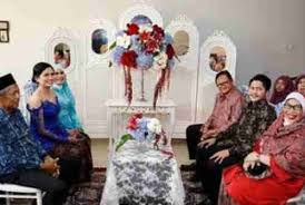 Baju couple pasangan batik pekalongan ndoro jowi acara resmi lamaran. Ketahui Susunan Acara Persiapan Lamaran Pernikahan Biar Ga Salah