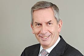 Terry Smith raises £823m to launch investment trust