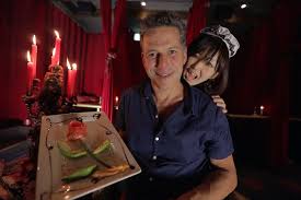 Natasha bassett, sofia checchi, davis cleveland, noshir dalal. Vampire Cafe In Tokyo Japan Japon The Globe
