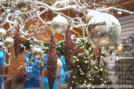 Enhance your christmas tree with an addition of the perfect decorations from this designer theme. 10 Cool Diy Christmas Decor Ideas