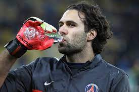 Mancini even hoped to hand over playing time to his substitute goalkeeper, which also won the applause of the fans. Paris Saint Germain Fluchtet Salvatore Sirigu Nach Italien