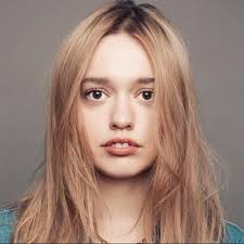 The real star of the show is Aimee Lou Wood's overbite : r/TheWhiteLotusHBO