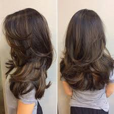 You can wear medium length hairstyles in a number of ways, in a variety of shapes and styles including straight, wavy or curly. Pinterest Xokikiiii Long Layered Hair Medium Hair Styles Thick Hair Styles