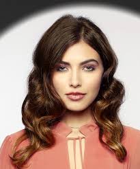 Trendy hairstyles for brunettes 2018: Medium Wavy Brunette Hairstyle