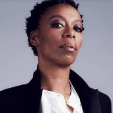 🇸🇦:🚨 السيدة الأولى للمسرح البريطاني دي بيبي آدامز تشيد بالاختيار المحتمل  لشاكيرا لتقديم عرض ضخم في كوباكابانا: ‏”إلى جانب تحويل الألم إلى فن في  ألبومها الأخير، تردد شاكيرا صدى صرخة السيادة اللاتينية