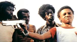 Cidade de deus foi um filme baseado no livro escrito pelo autor paulo lins e dirigido por fernando meirelles em 2002. Latino Film Review Is Cidade De Deus A Great Latino Film