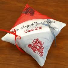 Epingle Par Le Grenier Des Bonnes Affaires Sur Mes Enregistrements En 2020 Coussin Mariage Mariage Coussin Alliance