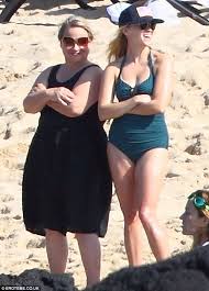 And i absolutely love this drawing. Reese Witherspoon Shows Off Her Enviable Figure As She Holidays With Her Children In Hawaii Daily Mail Online