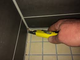 Den vorgang an der unteren kante der fuge wiederholen, und diesmal der badewanne folgen, als wolltst du ein stück fleisch ausbeinen. Silikon Entfernen So Einfach Geht S Tipps Tricks