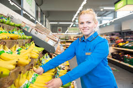 In der früh kann ich noch nicht fahren (zwei baby´s jetzt hab ich von einer bekannten erfahren, dass bei aldi immer um die mittagszeit nochmal aufgefüllt wird. Kleidung Der Mitarbeiter Von Aldi Sud Verrat Jetzt Auch Ihre Funktion Business Insider