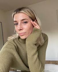 Things You Can't Ask Yer Mom: Holland, Lindsey, Hadfield, Lizzy:  9780857839640: Amazon.com: Books