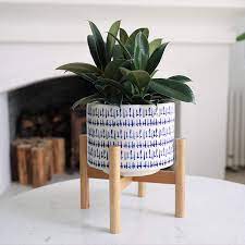 Specificationsmaterial woodcolor wood7 sizes dia.xh6x6cm 2.36x2.36appr. Buy La Jolie Muse Ceramic Plant Pot With Wood Stand 7 3 Inch Modern Round Decorative Flower Pot Indoor With Wood Planter Holder Blue And White Home Decor Gift Online In Vietnam B07mr5vlvw