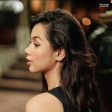 Jade Burton's Instagram, Twitter & Facebook