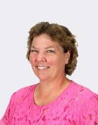 Carolyn Nelson's Instagram, Twitter & Facebook