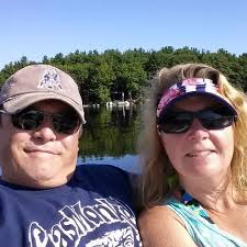 What brand cutting edge is recommended for a bucket with bolts?