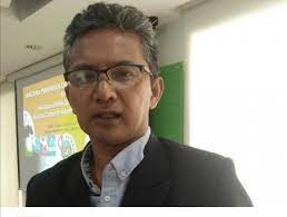 Penganalisis politik dan pensyarah kanan di universiti utara malaysia (uum), kamarul zaman yusoff berkata, beliau akan memfailkan saman fitnah terhadap tiga pihak, antaranya setiausaha agung dap, lim guan eng. Kamarul Senarai Tiga Pemimpin Ph Negeri 12 Pemilik Akaun Fb Sebar Wayang Opera Cina Dap Mykmu Net