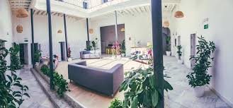 Nos alojamos en cadiz inn cómo grupo musical, fue increíble la sensación de bienestar que nos invadió al entrar en nuestro apartamento. 10 Top Hostels In Cadiz Find Paradise In 2021