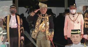 يڠدڤرتوان اݢوڠ‎), also known as the paramount ruler, the supreme head or the king. 8 Jun Cuti Umum Hari Keputeraan Agong