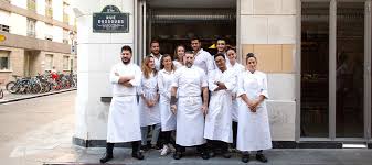 Un Restaurant Israelien A Paris Classe Dans Le Top 3 Des Meilleurs Restaurants De La Capitale Francaise Identit Meilleurs Restaurants Restaurants Israelienne