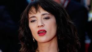 'he cheated on me too.' she speaks out in an exclusive dailymailtv interview conducted in her home city of rome. Asia Argento Bourdain Hat Mich Auch Betrogen Kurier At