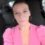 Danielle Schelling's Instagram, Twitter & Facebook