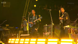 Glastonbury 2024 fans distracted by Coldplay performance and say they need  to explain - Manchester Evening News