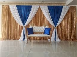 We offer you several options of backdrop stand kits. White And Gold Backdrop Novocom Top