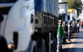 Sérgio reis announced, in video, that he is organizing a demonstration with the movement of truck drivers and farmers in favor of jair bolsonaro in brasília. Lox6fpg5y Id2m