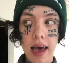 Hay quienes prefieren marcar su piel con algún dibujo, un ser querido, una pasión, las posibilidades son infinitas. Los 8 Peores Tatuajes Faciales De Los Traperos