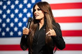  Κίμπερλι Γκιλφόϊλ: αποκαλύψεις για σχέσεις υποτέλειας που προκαλούν ρίγη..