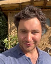 Hi everyone! This year I’m grateful and honored to get to build a homb for  a very special person in my life. My friend Debra has become a mentor of  mine and a major supporter of the Eden forest ...