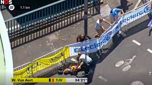 Hij versloeg de amerikaan tejay van garderen en tom dumoulin met groot verschil. Drama Jumbo Visma Zware Valpartij Van Aert Wielrennen Telegraaf Nl