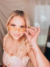 Beatrice Leyva's Instagram, Twitter & Facebook