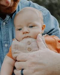 i know family photos are stereotyped as “for the mom” but dads can have  some priceless memories with their baby captured too! (i will say though  this is the cutest little family