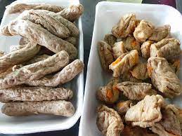 Kerepok lekor is also known as fish sausages, fish fritters or fish sticks but in the state of terengganu, it is more popularly known as kerepok lekor. Keropok Lekor Btb 2209 Stall Kuala Terengganu Travelmalaysia