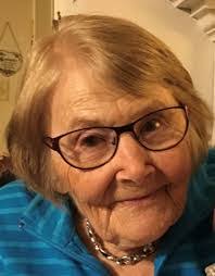 Elizabeth Stevenson's Instagram, Twitter & Facebook