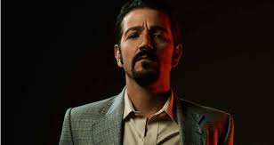 Alyssa diaz in the series enrique camarena's pregnant wife is supportive. Clavel Palma Narcos