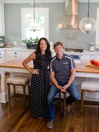 Aug 24, 2015 · kitchen remodel kitchens remodeling open plan kitchens kitchen design, fixer upper style from cramped layouts to outdated fixtures, a crumbling kitchen is no match for chip and joanna gaines. Joanna Gaines Bio In 2020 Joanna Gaines Chip And Joanna Gaines Fixer Upper