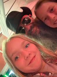 Surprise drop tonight! "Better Than The Bottle" available now 🙌 Listen:  https://ffm.to/betterthanthebottle