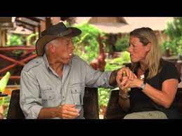 Banana Eating Contest Jungle Jack Vs Monkey I Ve Been Accused Of Eating Like An Animal I Think This Video Proves Their Poi Jack Hanna Hilarious Dear Friend