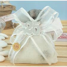 Trova una vasta selezione di torta bomboniera matrimonio a prezzi vantaggiosi su ebay. Bomboniere 25 Anniversario Di Matrimonio Composto Da Sacchettino In Tessuto Bicolore Con Gesso A Forma Di 25