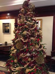 Tree With Raffia Garland And Red Berries Decor Christmas Decorations Trending Decor Rafia and transparent png images free download. tree with raffia garland and red