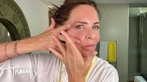 Trinny’s Signature Wake-Up Massage