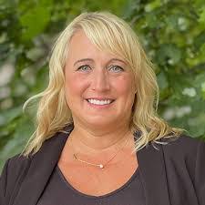 Amanda Ager's Instagram, Twitter & Facebook