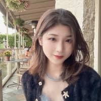 Julie Dai's Instagram, Twitter & Facebook