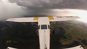 August haben wieder schwere unwetter die steiermark heimgesucht. Hagelflieger Mit Hightech Gegen Gewitterschaden Video Welt