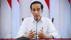 Massa bahkan membawa sebuah spanduk yang mengusung tagar turunkan jokowi. Desakan Jokowi Mundur Trending Di Twitter Mundur Lebih Bermartabat Daripada Diturunkan Suara Banten