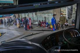 13/2021 tentang peniadaan mudik hari raya idulfitri adapun se tersebut memerinci selama periode menjelang dan pasca larangan mudik 2021, pelaku perjalanan transportasi udara wajib menunjukkan surat keterangan hasil negatif tes. Surat Edaran Larangan Mudik Lebaran 2021 Terbit Pekan Depan Reverasite