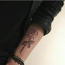 Vetement Tumblr Aesthetic Et Gothique Notre Boutique Est Une Reference Dans Le Domaine Des Rose Tattoos Tumblr Rose Tattoos For Women Wrist Tattoos For Guys