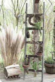 Naturliche Osterdekoration Eine Alte Holzleiter In Szene Setzen Diy Emma Lippoldes Alte Holzleitern Diy Gartendekoration Ostern Garten
